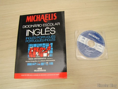 Michaelis - Dicionário Escolar - Inglês-Português e Português-Inglês com Nova Ortografia e CD-ROM