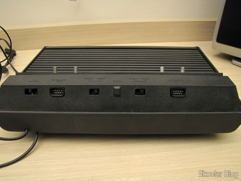 Parte traseira do Atari 2600 da Polyvox