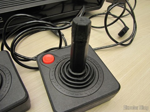 Joysticks que acompanham o Atari 2600