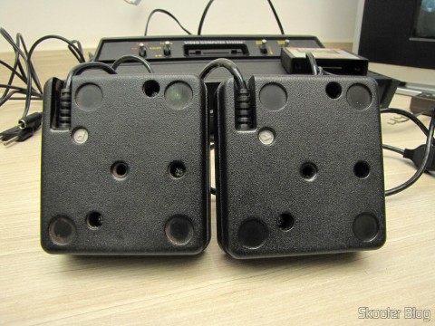 Joysticks que acompanham o Atari 2600