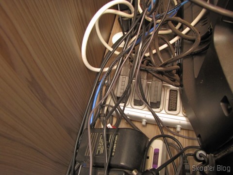 O seletor SCART para ligar os consoles antigos