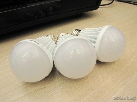 As 3 Lâmpadas de Bulbo Brancas com 9 LEDs 630lm 6500K 9W E27 100~240V AC (E27 9W 6500K 630lm 9-LED White Light Bulb (AC 100~240V))