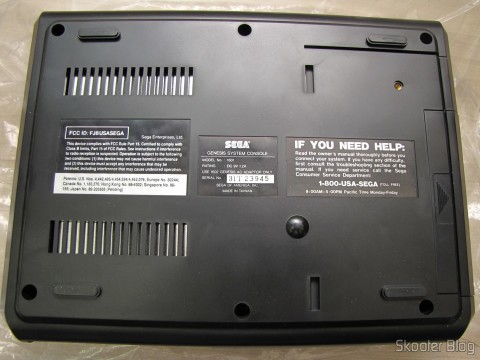 Parte inferior do console Sega Genesis