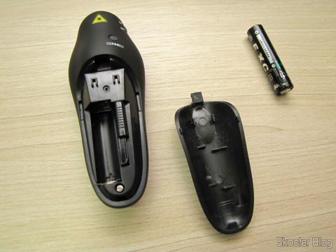 DealExtreme (DX): Apresentador Sem Fio USB RF com Apontador Laser para PC/Laptop 8 Apresentador Sem Fio USB RF com Apontador Laser para PC/Laptop (USB RF Wireless Presenter with Laser Pointer for PC/Laptop – Black (10-Meter Range)) e pilha AAA que o acompanha