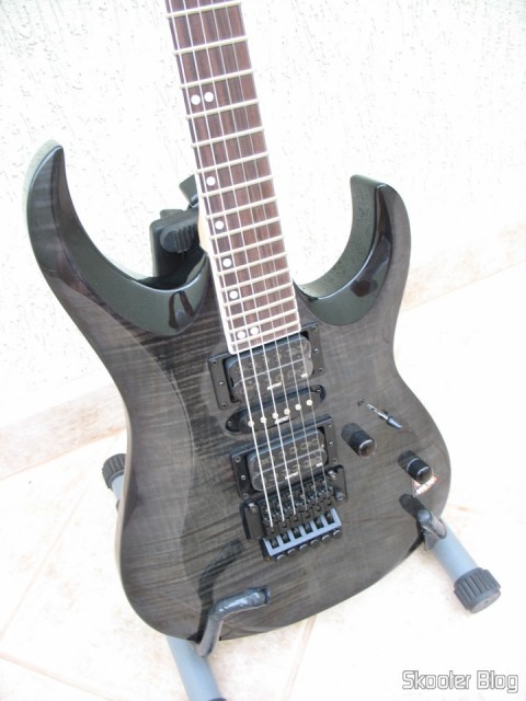 Guitarra Cort X-11: parte dianteira do corpo