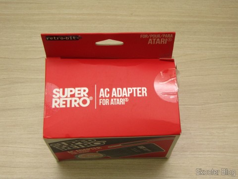 Fonte de Alimentação para Atari 2600 da Retro-bit, em sua embalagem