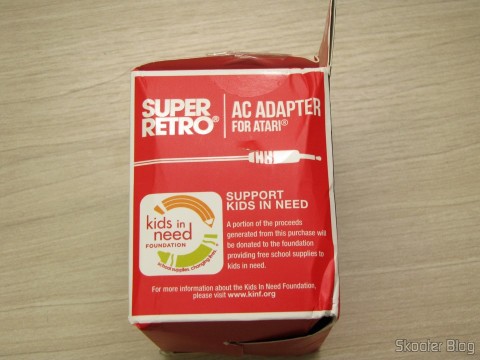 Fonte de Alimentação para Atari 2600 da Retro-bit, em sua embalagem