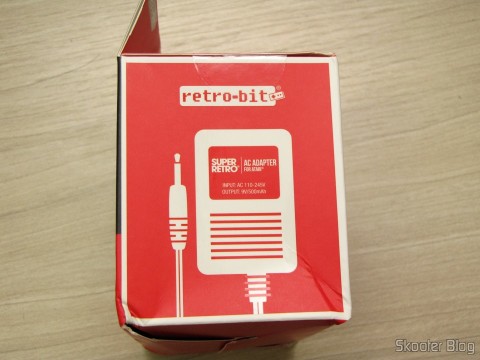 Fonte de Alimentação para Atari 2600 da Retro-bit, em sua embalagem