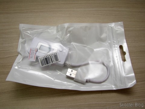 Testador de Tensão, Corrente, Carga e Transmissão de Dados USB com display LCD (LCD Display USB Power Charger Data Transmit Current Voltage Tester + Capacity Tester – White), em sua embalagem