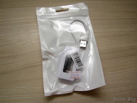 Testador de Tensão, Corrente, Carga e Transmissão de Dados USB com display LCD (LCD Display USB Power Charger Data Transmit Current Voltage Tester + Capacity Tester – White), em sua embalagem