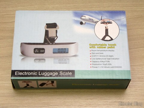 Balança Digital de Bagagem com LCD 1.4″ 50Kg/50g (1.4″ LCD Digital Luggage Scale – 50kg/50g (1 x CR2032)), em sua embalagem