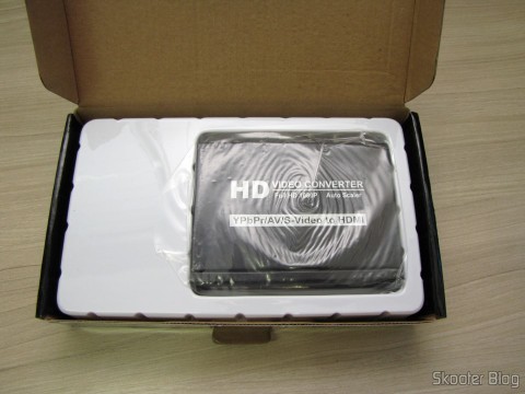 Conversor de Video Componente (YPbPr), S-Video, Video Composto (CVBS) e Áudio Estéreo para HDMI (YPbPr + CVBS + S-video to HDMI Video Converter - Black (100~240V)), em sua embalagem