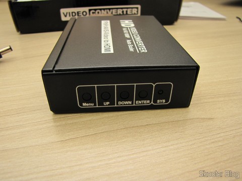 Parte Lateral do Conversor de Video Componente (YPbPr), S-Video, Video Composto (CVBS) e Áudio Estéreo para HDMI (YPbPr + CVBS + S-video to HDMI Video Converter - Black (100~240V))