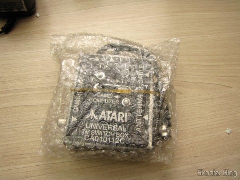 US Universal Deluxe Cable Ready TV Switchbox em sua embalagem