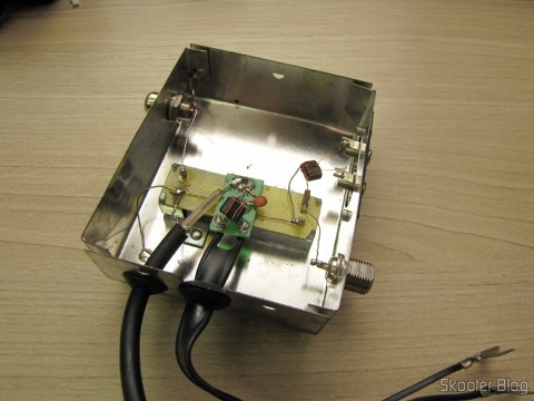 US Universal Deluxe Cable Ready TV Switchbox por dentro