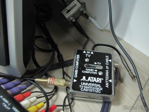 US Universal Deluxe Cable Ready TV Switchbox sendo utilizado
