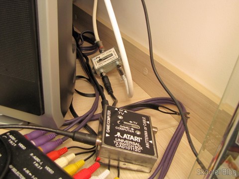 US Universal Deluxe Cable Ready TV Switchbox sendo utilizado