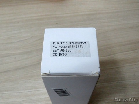 Lâmpada LED XYT 10W SMD 42×5630 Branca 6500K 1000 lúmens E27 85~265V AC, em sua embalagem