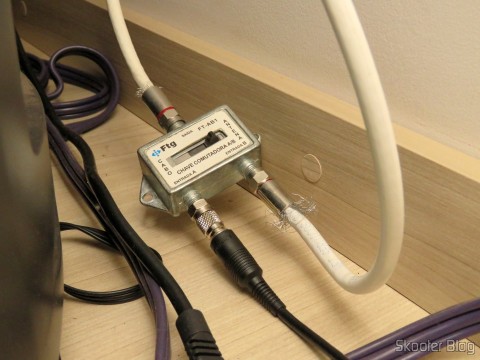 Um dos 10 Adaptadores F Macho para RCA Fêmea em funcionamento