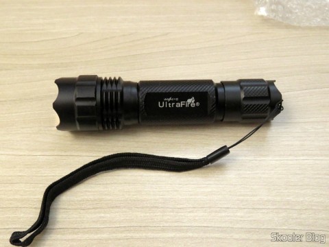 Lanterna Ultrafire 503B 860 lúmens, 5 Modos, Branca, com Zoom, LED Cree XM-L T6