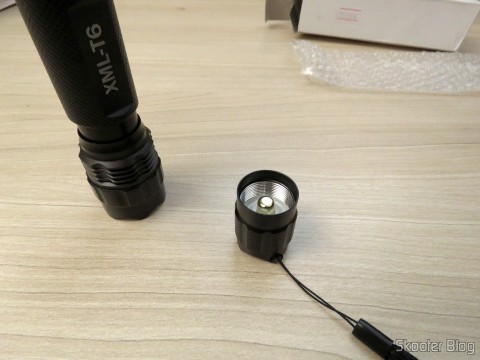 Lanterna Ultrafire 503B 860 lúmens, 5 Modos, Branca, com Zoom, LED Cree XM-L T6