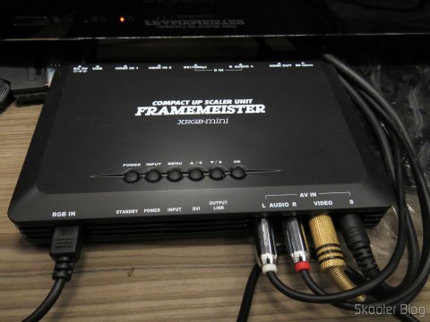 Framemeister XRGB Mini com os cabos conectados