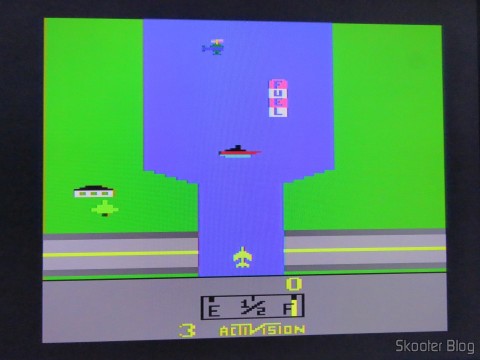 River Raid no Atari 2600 via Framemeister