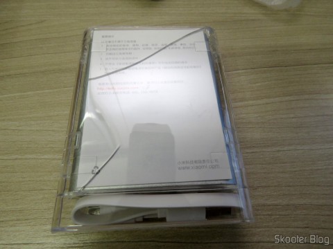 XIAOMI Genuine 10400mAh USB Mobile Power Source Bank w/ 4-LED Indicators - Silver + White em seu estojo acrílico