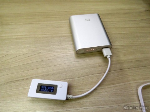 XIAOMI Genuine 10400mAh USB Mobile Power Source Bank w/ 4-LED Indicators - Silver + White com carga completa, pronto para ser usado