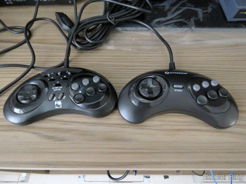 Stone Age Gamer: Genesis "GN6" Controller (Hyperkin) 25 Genesis "GN6" Controller (Hyperkin) ao lado do ASCII 'Rhino'