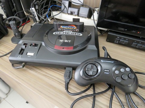 Stone Age Gamer: Genesis "GN6" Controller (Hyperkin) 28 Genesis "GN6" Controller (Hyperkin) conectado ao Sega Genesis