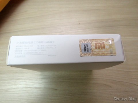 XIAOMI Genuine 10400mAh USB Mobile Power Source Bank w/ 4-LED Indicators – Silver + White, em sua embalagem