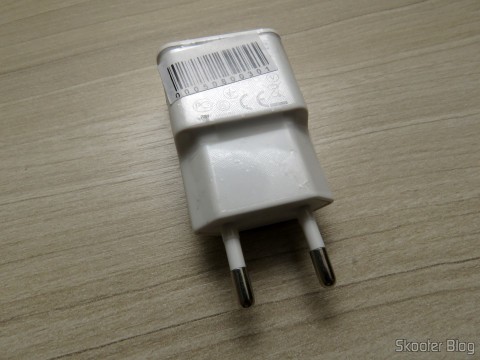 Terceiro Carregador c/ Duas Saídas USB para iPhone, iPad, iPod, Samsung Galaxy Tab, etc.