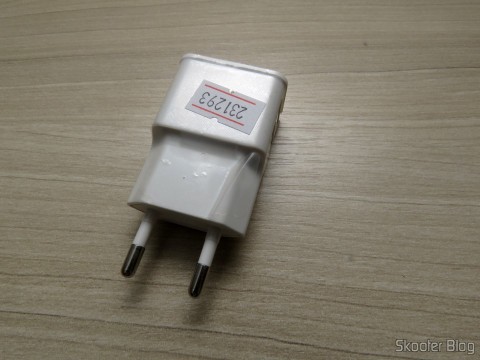 Terceiro Carregador c/ Duas Saídas USB para iPhone, iPad, iPod, Samsung Galaxy Tab, etc.