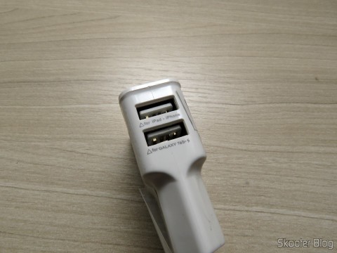 Terceiro Carregador c/ Duas Saídas USB para iPhone, iPad, iPod, Samsung Galaxy Tab, etc.