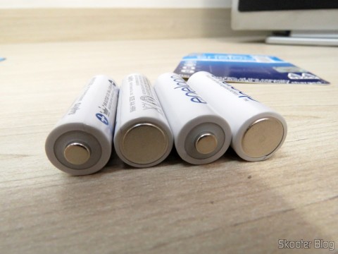 4 Pilhas Recarregáveis AA NiMH 1.2V 1900mAh Sanyo Eneloop Genuínas