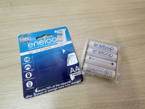 Cartela com 4 Pilhas Recarregáveis AA NiMH 1.2V 1900mAh Sanyo Eneloop Genuínas