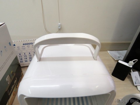 Mini Geladeira Portátil 12V ou 110V com 4 Litros de Capacidade, Função Esquenta e Resfria - Multilaser 14 Alça da Mini Geladeira Portátil 12V ou 110V com 4 Litros de Capacidade, Função Esquenta e Resfria - Multilaser