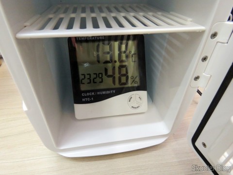 Mini Geladeira Portátil 12V ou 110V com 4 Litros de Capacidade, Função Esquenta e Resfria - Multilaser 17 Testando a capacidade de resfriar da Mini Geladeira Portátil 12V ou 110V com 4 Litros de Capacidade, Função Esquenta e Resfria - Multilaser