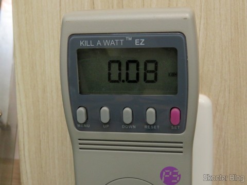 Mini Geladeira Portátil 12V ou 110V com 4 Litros de Capacidade, Função Esquenta e Resfria - Multilaser 34 Usando o Kill A Watt EZ Electricity Usage Monitor para testar o consumo da Mini Geladeira Portátil 12V ou 110V com 4 Litros de Capacidade, Função Esquenta e Resfria - Multilaser
