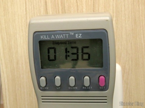 Mini Geladeira Portátil 12V ou 110V com 4 Litros de Capacidade, Função Esquenta e Resfria - Multilaser 33 Usando o Kill A Watt EZ Electricity Usage Monitor para testar o consumo da Mini Geladeira Portátil 12V ou 110V com 4 Litros de Capacidade, Função Esquenta e Resfria - Multilaser