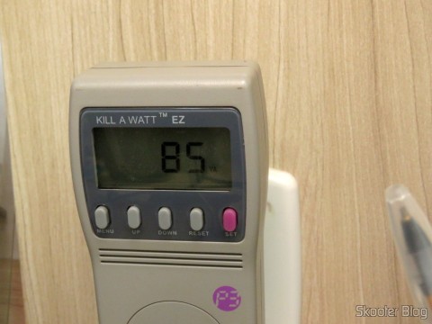 Mini Geladeira Portátil 12V ou 110V com 4 Litros de Capacidade, Função Esquenta e Resfria - Multilaser 29 Usando o Kill A Watt EZ Electricity Usage Monitor para testar o consumo da Mini Geladeira Portátil 12V ou 110V com 4 Litros de Capacidade, Função Esquenta e Resfria - Multilaser