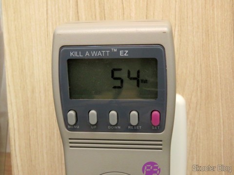 Mini Geladeira Portátil 12V ou 110V com 4 Litros de Capacidade, Função Esquenta e Resfria - Multilaser 28 Usando o Kill A Watt EZ Electricity Usage Monitor para testar o consumo da Mini Geladeira Portátil 12V ou 110V com 4 Litros de Capacidade, Função Esquenta e Resfria - Multilaser