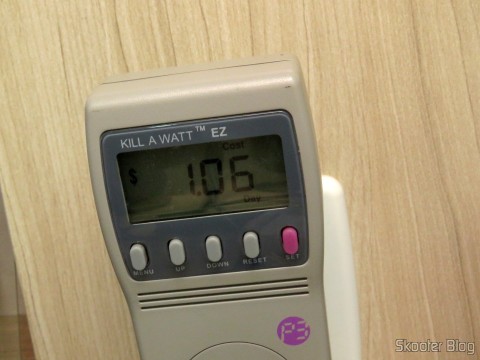 Mini Geladeira Portátil 12V ou 110V com 4 Litros de Capacidade, Função Esquenta e Resfria - Multilaser 25 Usando o Kill A Watt EZ Electricity Usage Monitor para testar o consumo da Mini Geladeira Portátil 12V ou 110V com 4 Litros de Capacidade, Função Esquenta e Resfria - Multilaser
