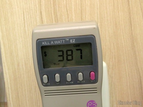 Mini Geladeira Portátil 12V ou 110V com 4 Litros de Capacidade, Função Esquenta e Resfria - Multilaser 22 Usando o Kill A Watt EZ Electricity Usage Monitor para testar o consumo da Mini Geladeira Portátil 12V ou 110V com 4 Litros de Capacidade, Função Esquenta e Resfria - Multilaser
