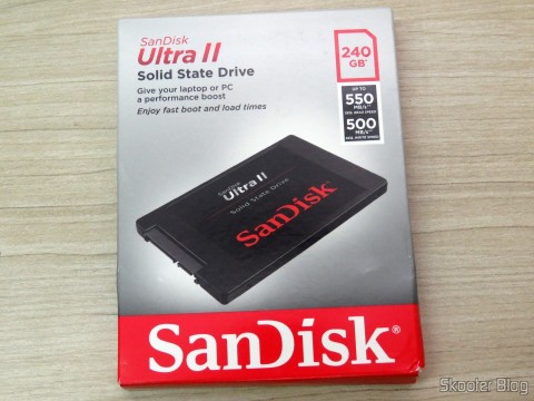 SanDisk Ultra II 240GB SATA III 2.5-Inch 7mm Height Solid State Drive (SSD) With Read Up To 550MB/s- SDSSDHII-240G-G25 em sua embalagem