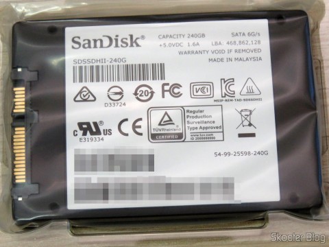 SanDisk Ultra II 240GB SATA III 2.5-Inch 7mm Height Solid State Drive (SSD) With Read Up To 550MB/s- SDSSDHII-240G-G25 em sua embalagem
