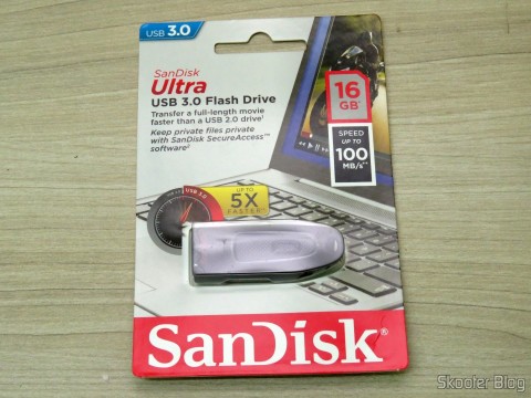 Pendrive SanDisk Ultra 16 GB USB 3.0 até 100 Mbps (SDCZ48-016G), em sua embalagem