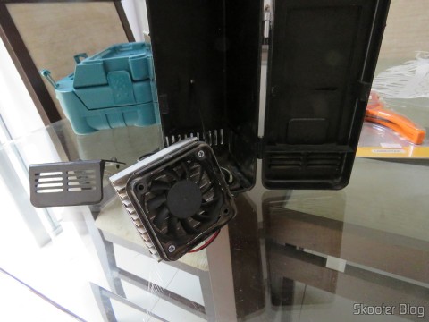 Fazendo a troca de ventiladores na Mini Geladeira USB