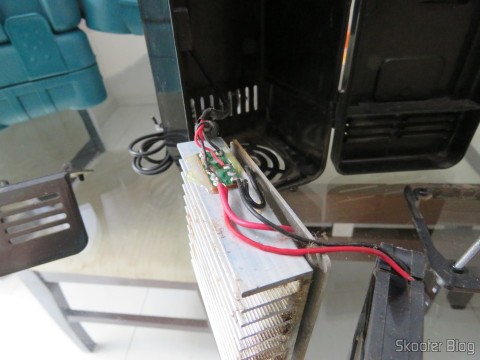 Fazendo a troca de ventiladores na Mini Geladeira USB